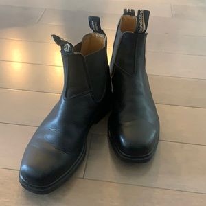 Blundstones size 8 black chisel toe.